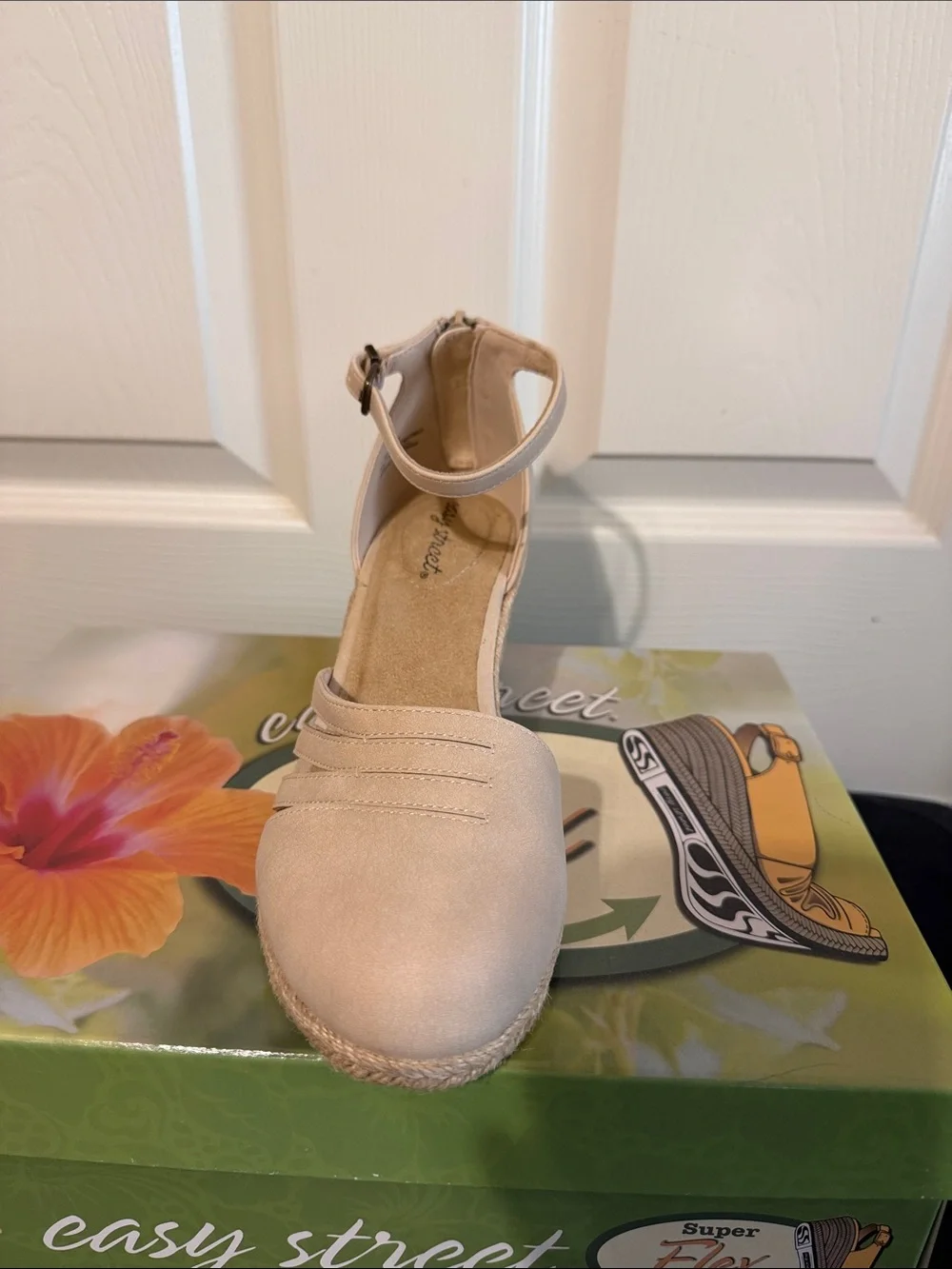 easy street Daytona Bone Espadrille-NIB